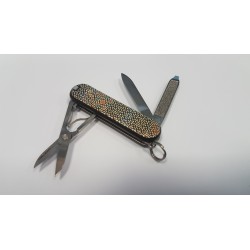 Victorinox - Navaja Suiza Multiusos Classic SD Mosaicos Laberinto 7 usos